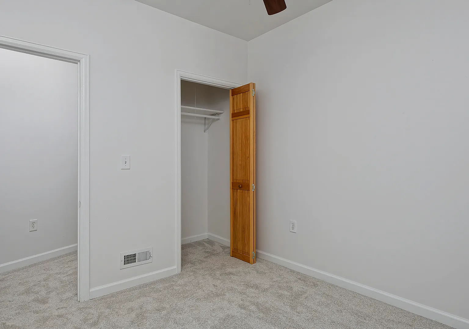 450 Delaware St — Photo 4