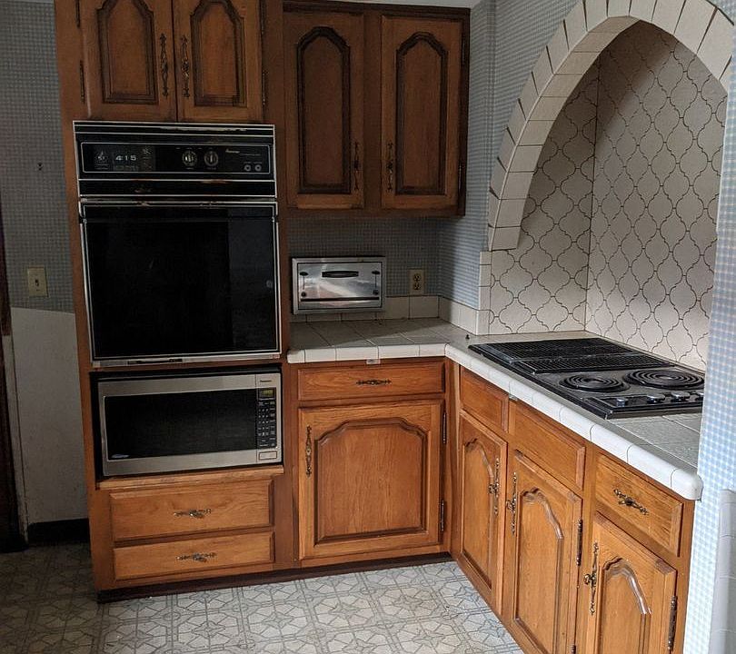 1st image of 63 Weiss St