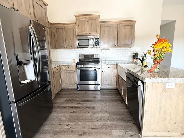 7350 Goleta Ave — Photo 5