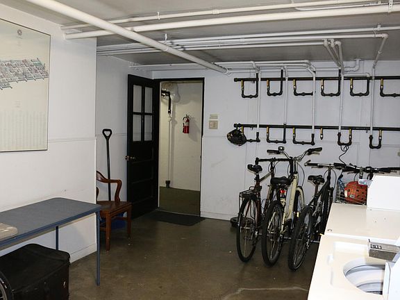 4th image of 600 S Logan St APT 11