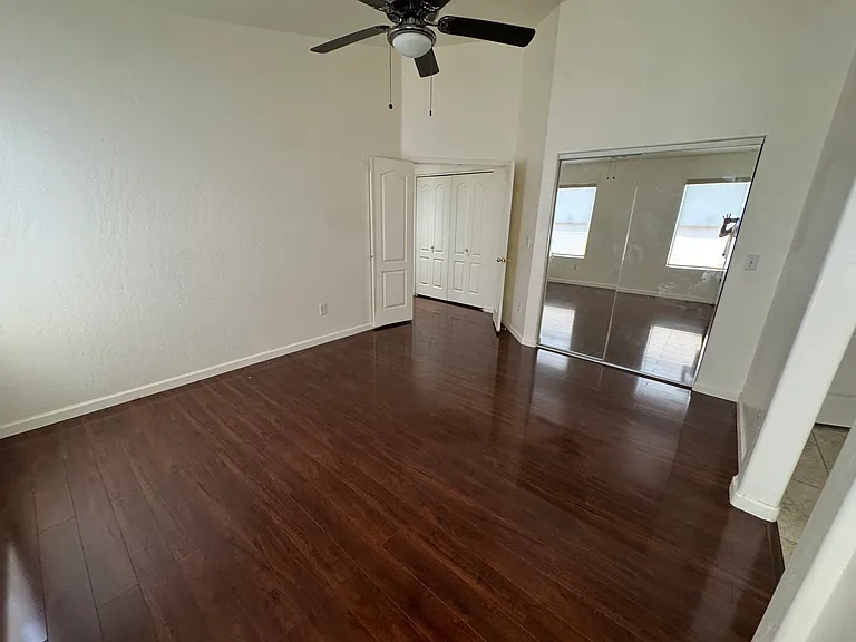 1727 E Pontiac Dr — Photo 18
