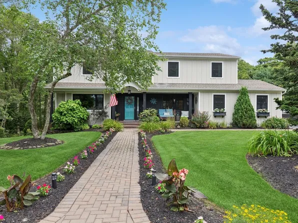 5 Woodbrook Circle, Holtsville, NY 11742