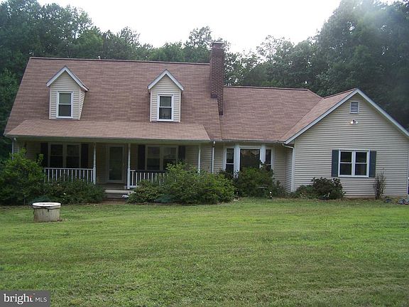Lovely Cape Cod with inviting front porch!!