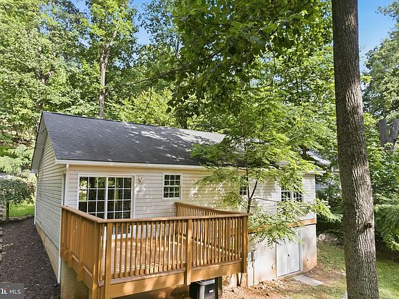 3rd image of 997 Wilderness Rd