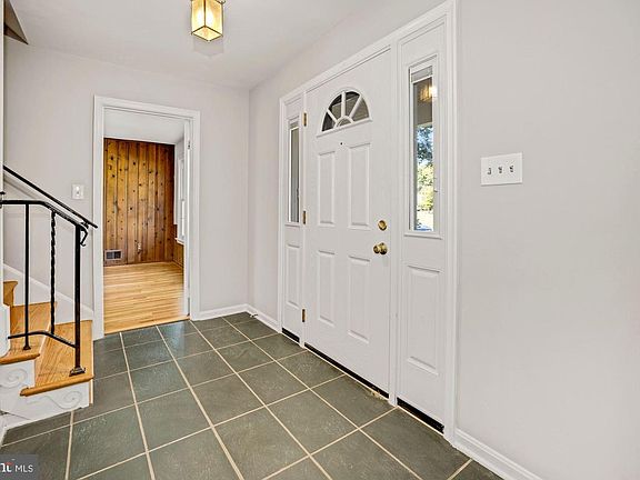 2nd image of 29 Orchard Way S