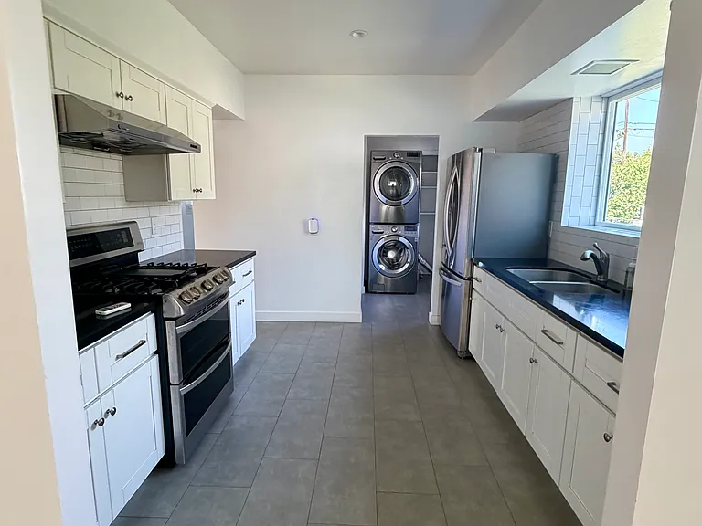131 N Vega St — Photo 5