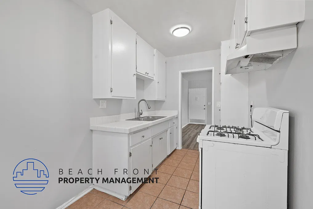 2135 Santa Fe Ave. — Photo 3