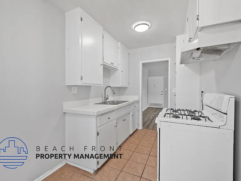 2135 Santa Fe Ave — Photo 3