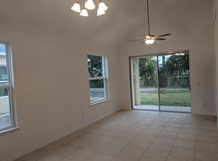 2435 Temple Grove Ln, Kissimmee, FL 34741