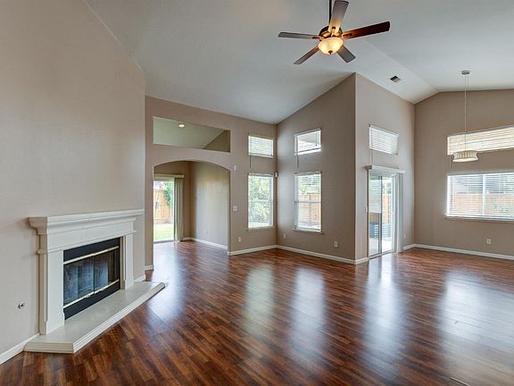 4th image of 2898 E Pryor Dr