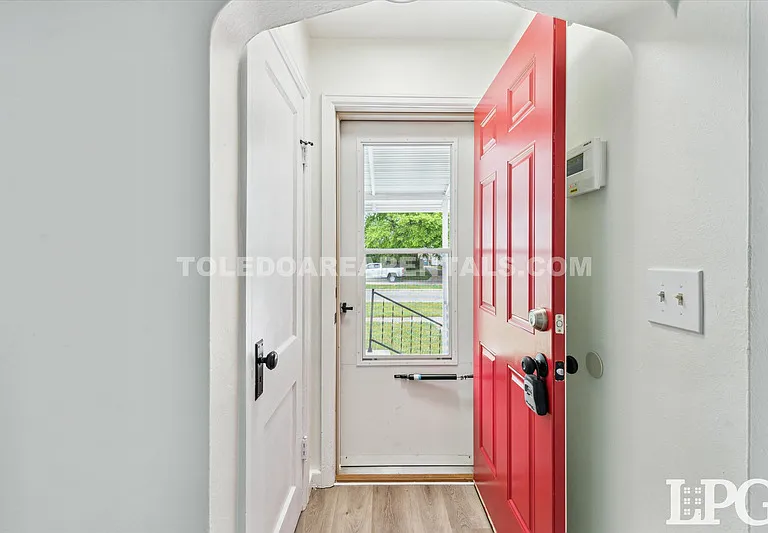 331 California Blvd — Photo 7