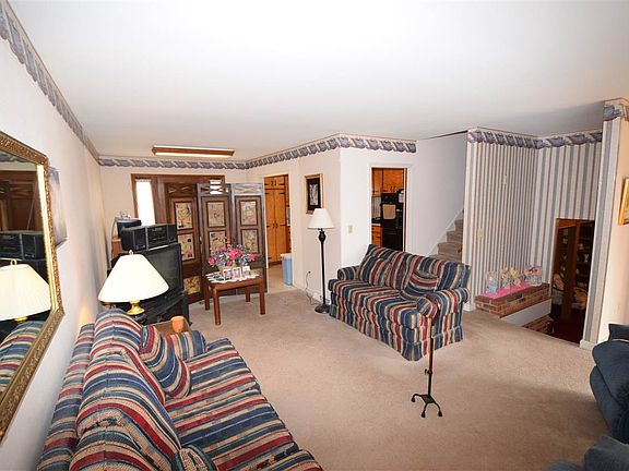 3rd image of 185 Bodie Ave