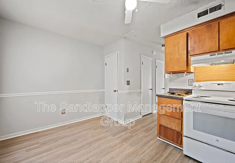 3616 Peppertree Ln — Photo 5