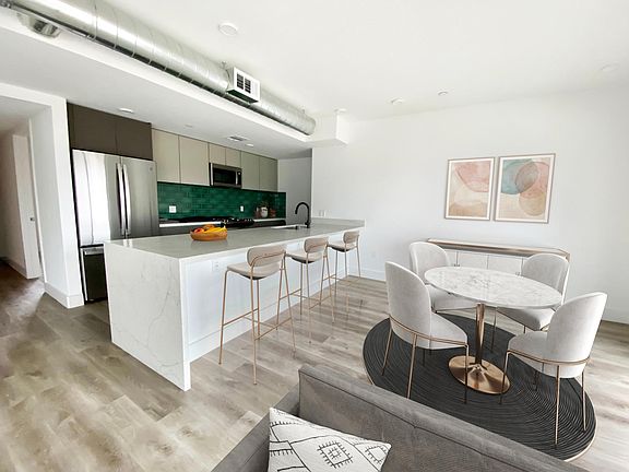 2nd image of 2140 1/2 Butler Ave #405A