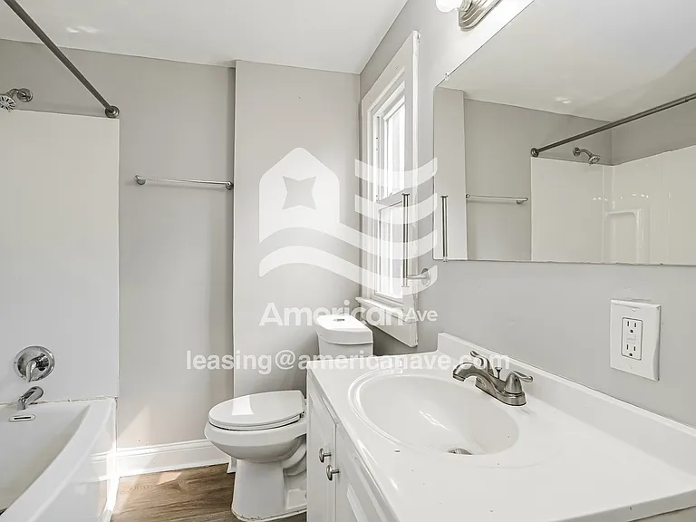 1389041_010_main_bathroom_11.jpg