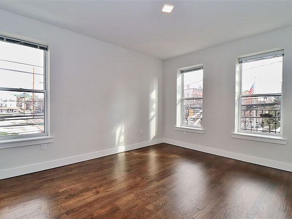5th image of 267 Baldwin Ave Unit 202