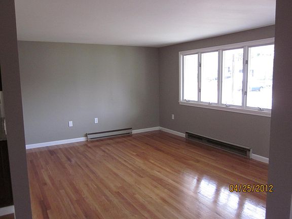 3rd image of 39 Damon Ave