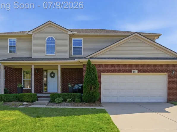 2114 Pinebrook Meadow Ct, Howell, MI 48843