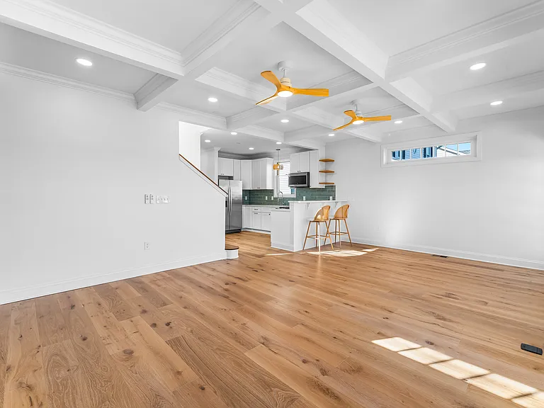 7214 Greenbank Rd — Photo 10