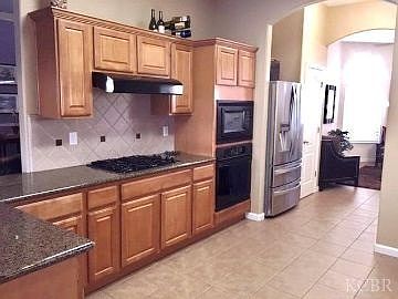 4th image of 2287 N Arbor Ave