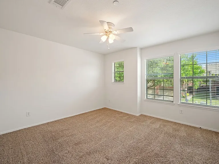 1013 Lucy Ln — Photo 15