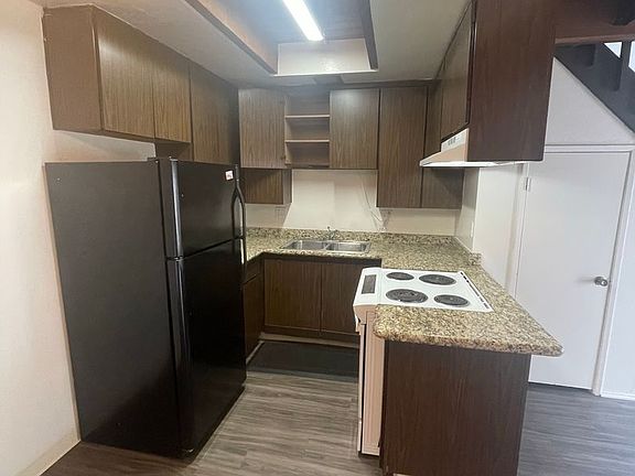 4th image of 380 Ellwood Beach Dr #5
