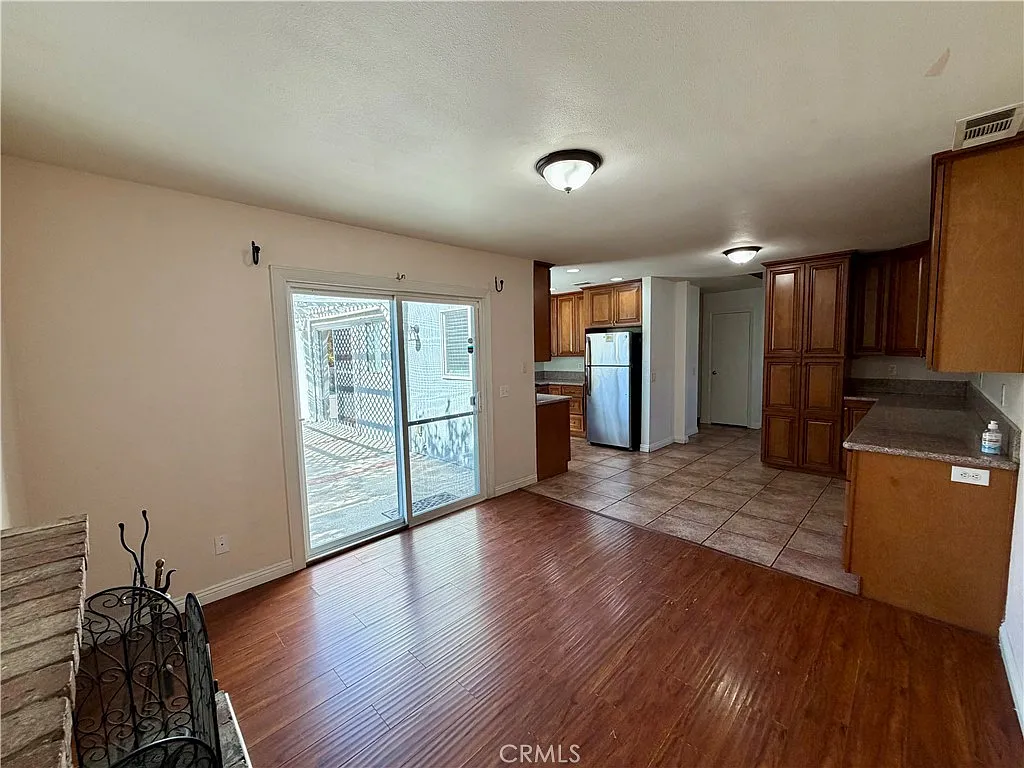 3 bed, 1224 sqft, $3,200 — Photo 4