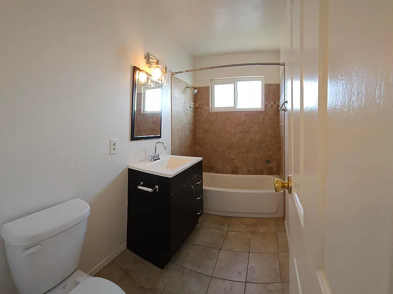 2272 Toluca Dr — Photo 23