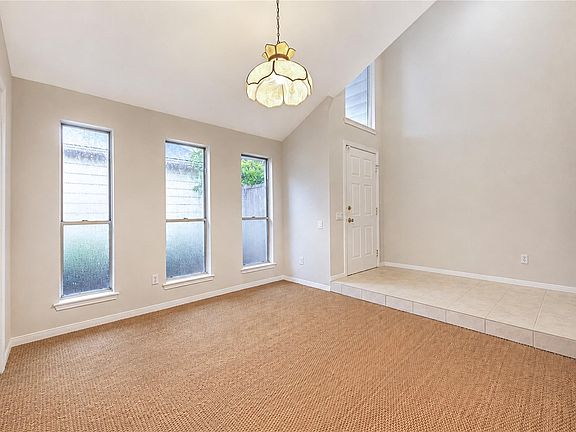 4th image of 2122 Woodland Springs St