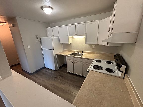 2nd image of 1726 Clemson Dr APT 105