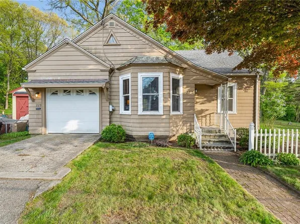 229 Morin St, Woonsocket, RI 02895