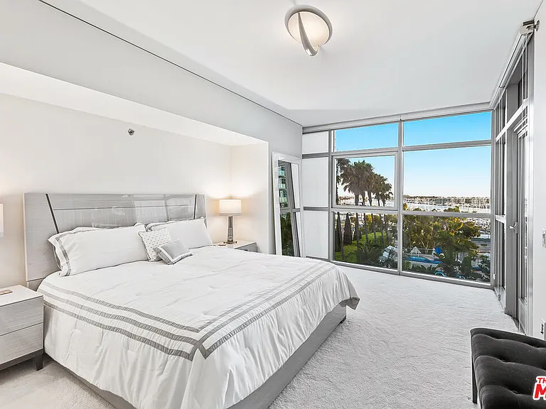 13650 Marina Pointe Dr #704 — Photo 14