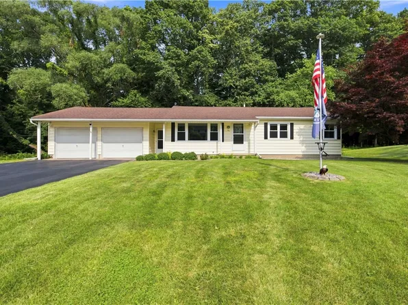 84 Orchard Hills Dr, Spencerport, NY 14559