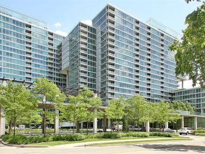 9655 Woods Dr UNIT 1201, Skokie, IL, 60077