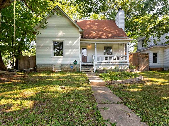 2nd image of 606 W Pecan St