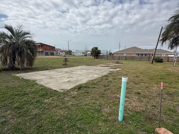 201 Louisiana Dr, Mexico Beach, FL 32456