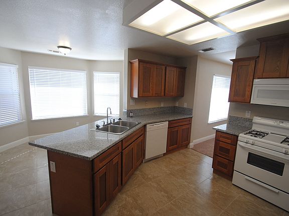3rd image of 1240 Bell Ave