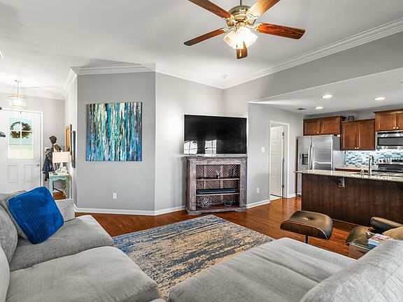 3rd image of 5008 Clover Brook Dr