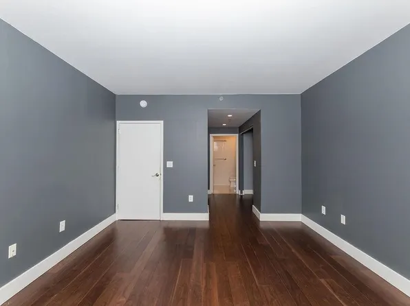 102 Christopher Columbus Drive image 6 of 22