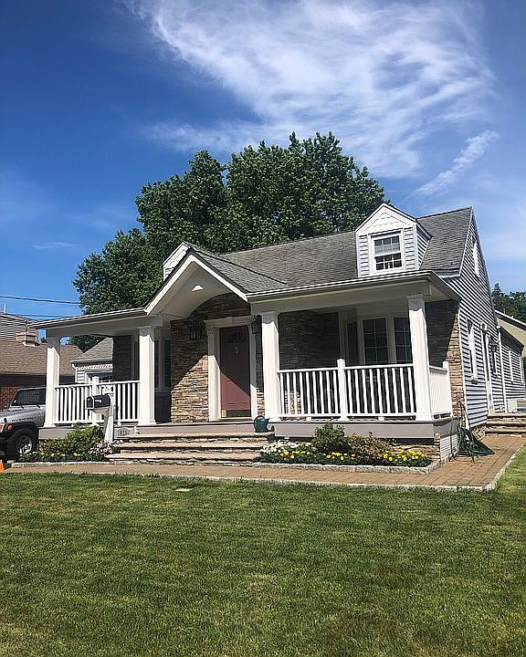 1st image of 439 Central Park Dr