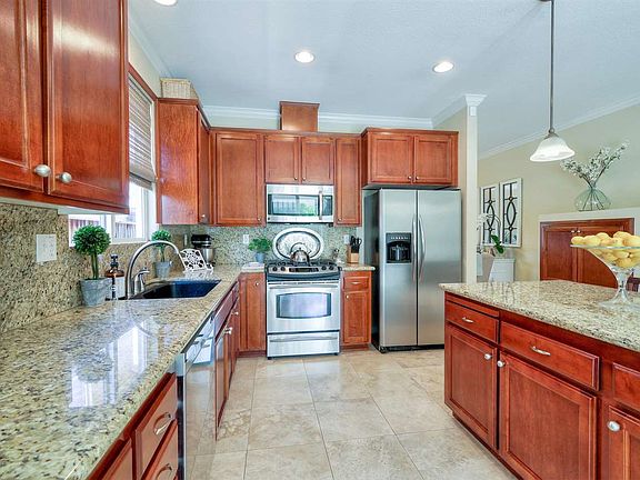 5th image of 1131 Santa Lucia Dr