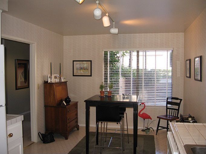 breakfast room