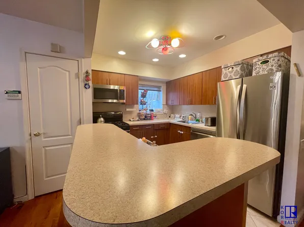 3105 Emmons Avenue image 6 of 31