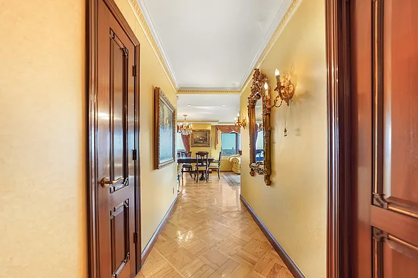 Sold by Daniel Saat, LREB | media 28