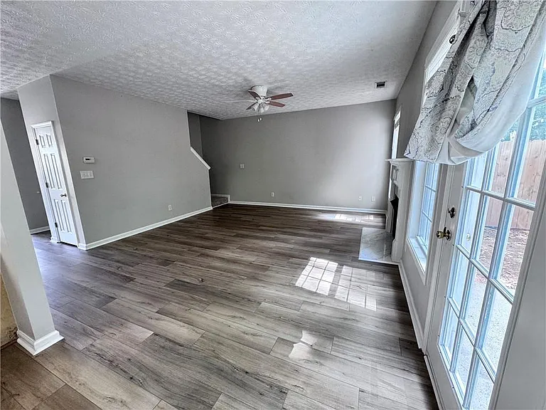 3044 Kentmere Dr — Photo 8