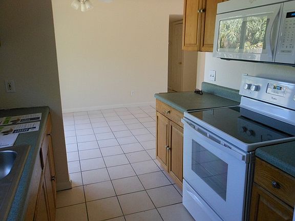 4th image of 301 Dolphin Ave SE