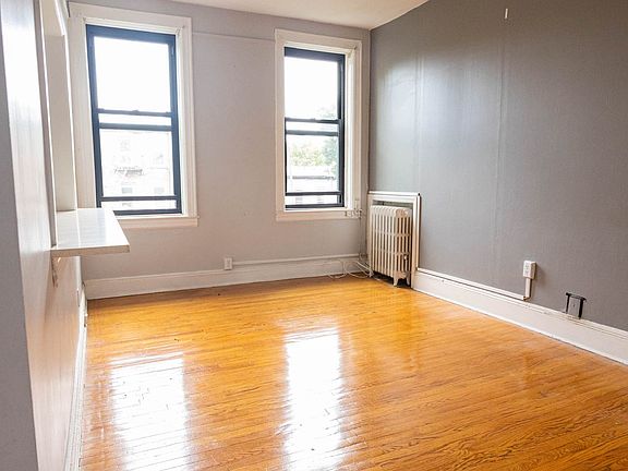 2nd image of 518 Lafayette Ave #4