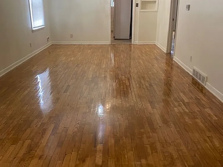 1126 Custer Ave — Photo 3