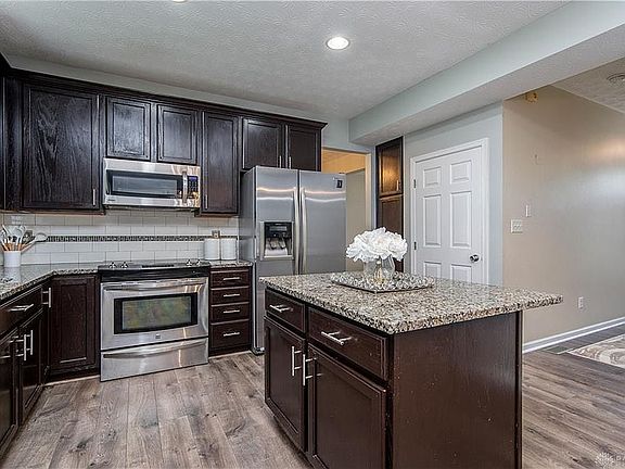 5th image of 3590 Queen Victoria Ct