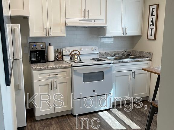 2nd image of 1121 Stainback St #4102